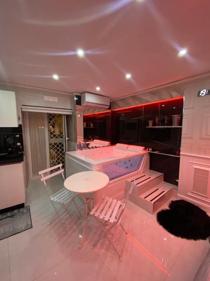 نابولي Samm B&B Porta San Gennaro المظهر الخارجي الصورة